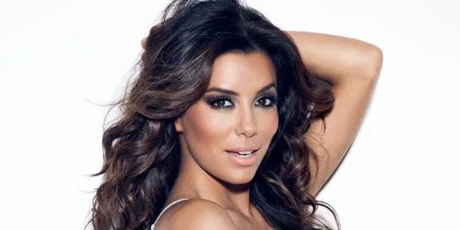 Lagi, Eva Longoria Nyaris Alami Nip Slip di Depan Umum Lagi, Eva Longoria Nyaris Alami Nip Slip di Depan Umum