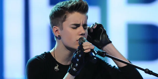 Lagi, Justin Bieber 'Pasang' Macan dan Bidadari di Lengan