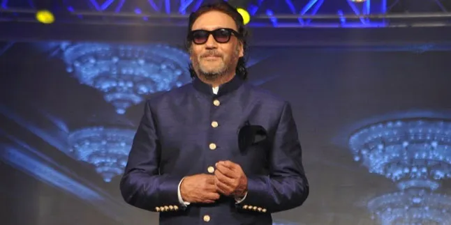 Lagi, Putri Cantik Jackie Shroff Tampil Hot Dengan Foto Topless