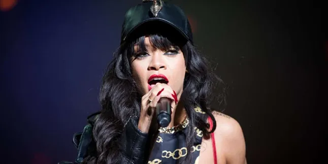 Lagi, Rihanna 'Serang' Dunia Maya Dengan Ganja