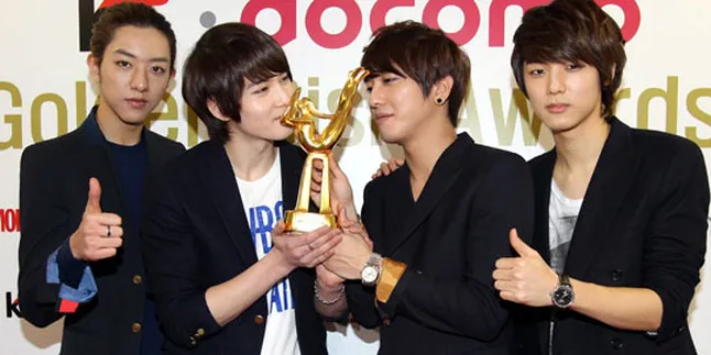 Lagu Jepang Terbaru CN Blue Sukses di Posisi Kedua Chart