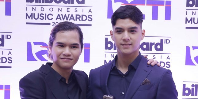 Song 'Kangen' Receives Award, Al Ghazali: Thank You Mother Maia for Being an Inspiration for This Song