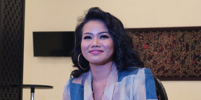 Lagunya Dipilih dan Dibawakan David Foster, Ini Reaksi Yura Yunita