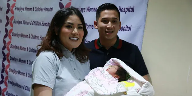 Lahirkan Anak Kedua, Ternyata Nindy Ingin Punya Empat Anak Lahirkan Anak Kedua, Ternyata Nindy Ingin Punya Empat Anak