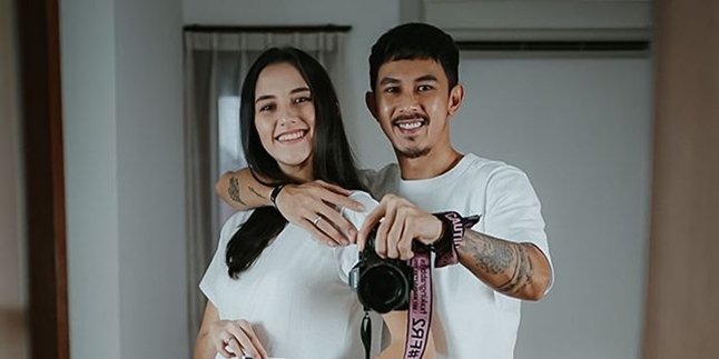 Giving Birth to the Third Child, Portraits of Handsome Baby Dahlia Poland and Fandy Christian Steal Attention