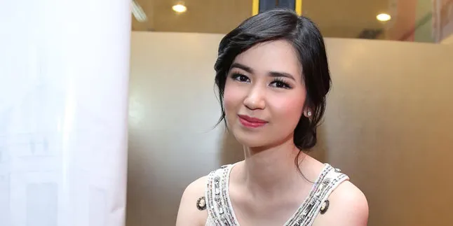 Lahirkan Anak Secara Normal, Laura Basuki Tetap Senyum Cantik Lahirkan Anak Secara Normal, Laura Basuki Tetap Senyum Cantik
