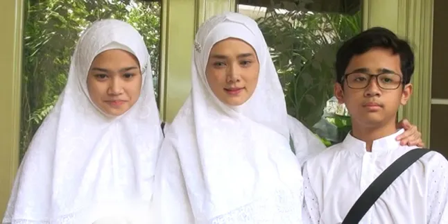 Lakoni Ibadah Umroh, Mulan Jameela Kangen Si Kecil Safeea Lakoni Ibadah Umroh, Mulan Jameela Kangen Si Kecil Safeea