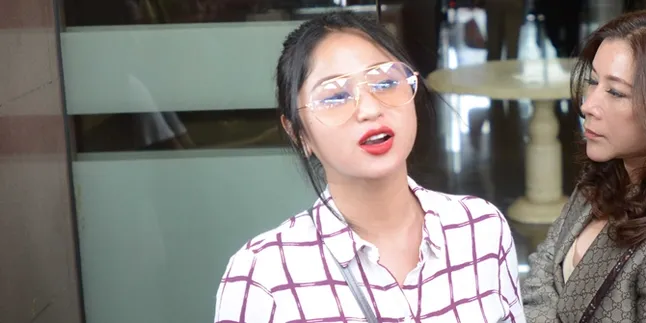 Laksanakan Wasiat Ayah, Dewi Perssik Bakal Cabut Gugatan Atas Rosa Meldianti