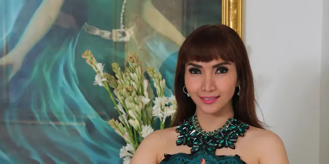 Lakukan Ritual Kejawen, Roro Fitria Nampak Seperti Jenazah Lakukan Ritual Kejawen, Roro Fitria Nampak Seperti Jenazah