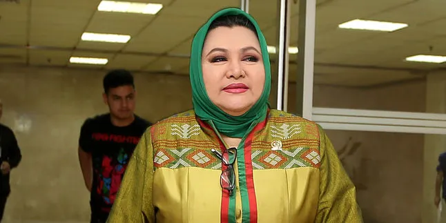 Lakukan Segala Cara, Emilia Contessa Minta Denada Cuek Bebek