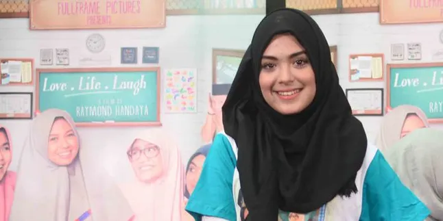 Lama Pendam Keinginan Berhijab, Kini Harapan Vebby Palwinta Terwujud