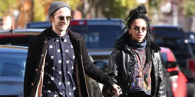Lama Tak Muncul, Robert Pattinson & FKA Twigs Dinner Romantis