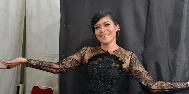 Lama Tak Pakai Kebaya, Kikan Merasa Perlu Diet