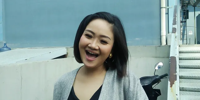 Lama Tak Terdengar Kabar, Cici Panda Sekarang Pindah ke Bali dan Urus Dua Anak Lama Tak Terdengar Kabar, Cici Panda Sekarang Pindah ke Bali dan Urus Dua Anak