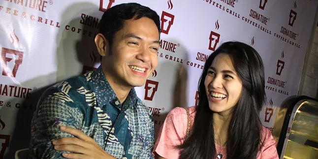 Lamar Alyssa Soebandono, Dude Harlino Berikan Cincin dan Gelang Lamar Alyssa Soebandono, Dude Harlino Berikan Cincin dan Gelang