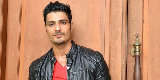 Langka! Makan Siang Tak Ditemani Kekasih, Vin Rana Langsung.... Langka! Makan Siang Tak Ditemani Kekasih, Vin Rana Langsung....