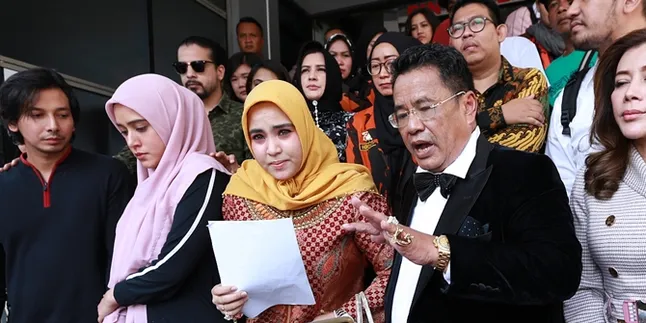 Laporkan Galih Ginanjar ke Polisi, Fairuz A Rafiq Tolak Berdamai Laporkan Galih Ginanjar ke Polisi, Fairuz A Rafiq Tolak Berdamai