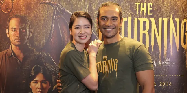 Laura Basuki Canggung Lakukan Adegan Suami Istri Dengan Ario Bayu di 'THE RETURNING' Laura Basuki Canggung Lakukan Adegan Suami Istri Dengan Ario Bayu di 'THE RETURNING'