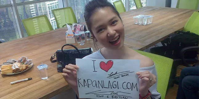 Laura Basuki Hangout di Kantor KapanLagi.com®
