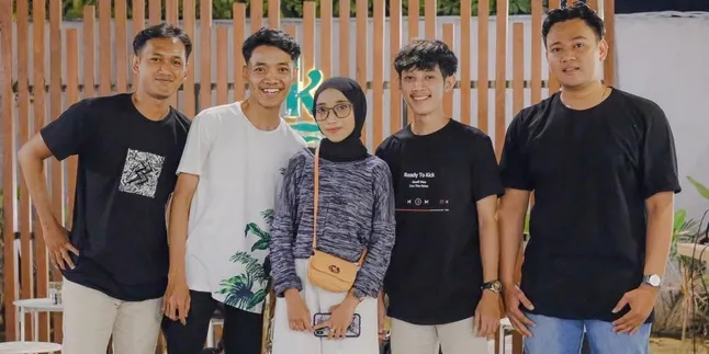 Lawan Arus! Skaustik Teriakkan Perlawanan Lewat Lagu 'Kalah Balungan' yang Brutal & Jujur