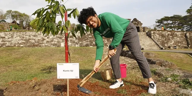 Lawan Pemanasan Global, Kunto Aji Tanam Pohon Untuk Pertama Kali