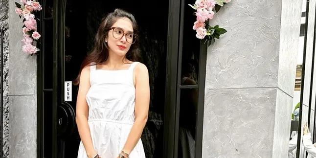 Lawan Penuaan Dini, Ussy Sulistiawaty Ogah Operasi Plastik