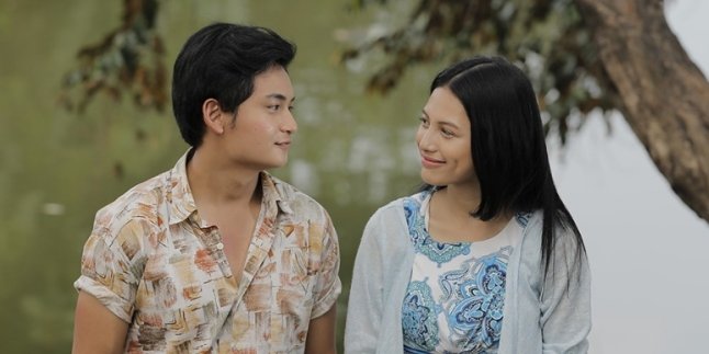 Opposing Parental Matchmaking, Randy Martin Becomes a Playboy in 'Sebelum Dunia Terbalik'