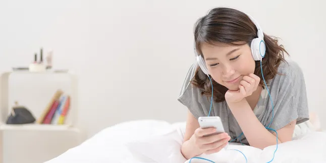 LDR Memang Menyiksa, Dengarkan Playlist Ini Kala Rindu Harus Dituntaskan