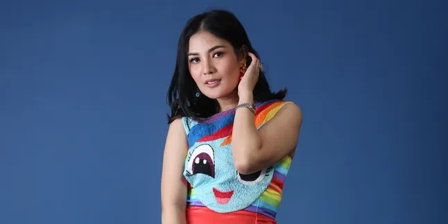 Lebaran, Nindy Siapkan 3 Pasang Baju Kembaran Dengan Keluarganya