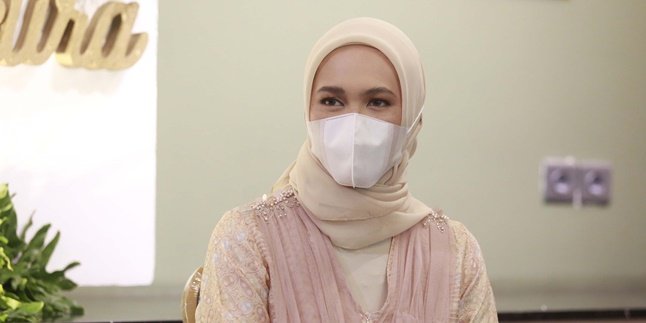 This Year's Eid Still in a Pandemic, Annissa Soebandono Virtually Visits Family