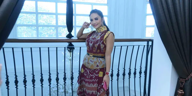 Lebaran Tinggal Menghitung Hari, Krisdayanti Kembaran Baju Dengan Anak