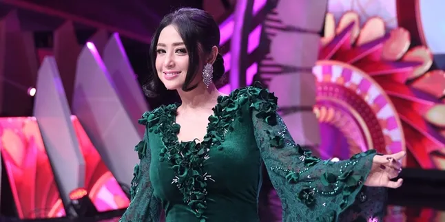 Ulang Tahun Ke-33, Ini Harapan Dewi Perssik Untuk Sang Keponakan