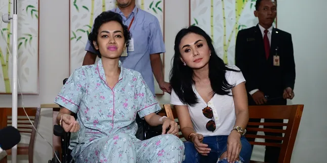 Lebih Dari 1 Bulan Dirawat di RS, Julia Perez Belum Boleh Pulang Lebih Dari 1 Bulan Dirawat di RS, Julia Perez Belum Boleh Pulang