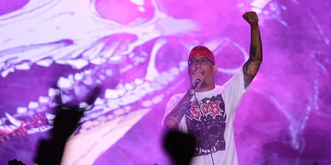 More than Just Profit, Merchandise Becomes One of the Weapons of Bands Against the Mainstream