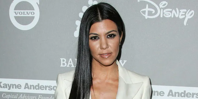 Lebih Muda 15 Tahun, Inikah Pacar Baru Kourtney Kardashian?