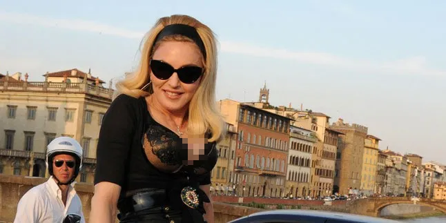 Lebih Muda 27 Tahun, Inikah Pacar Baru Madonna?