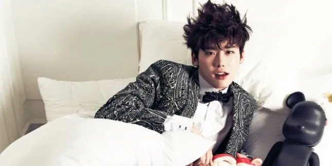 Lee Jong Suk Punya Hobi Menggigit Teman! Lee Jong Suk Punya Hobi Menggigit Teman!