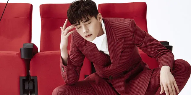 Lee Jong Suk Ungkap Alasan Mau Membintangi 'W-Two Worlds' Lee Jong Suk Ungkap Alasan Mau Membintangi 'W-Two Worlds'