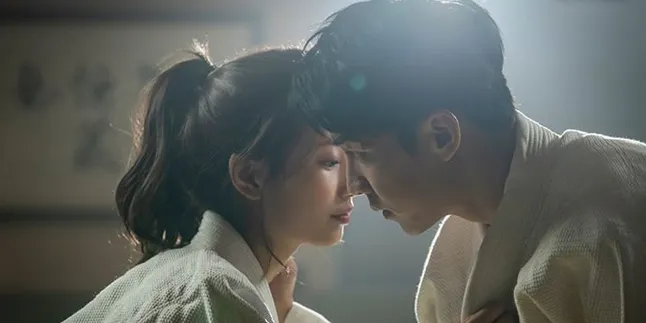 Lee Seung Gi dan Suzy Hampir Ciuman di Foto Teaser 'VAGABOND'