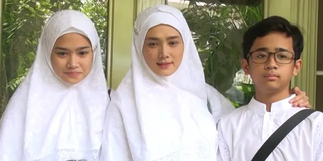 Lega, Mulan Jameela Pulang Umrah Dadakan Bareng Anak-Anaknya
