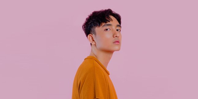 Attached to the Korean Image, Reza Darmawangsa Introduces New Single in Indonesian