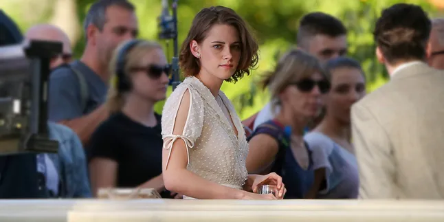 Lelah & No Make Up, Ini Wajah Asli Kristen Stewart Saat Syuting Lelah & No Make Up, Ini Wajah Asli Kristen Stewart Saat Syuting