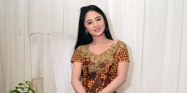 Lelah Dengan Rosa, Dewi Perssik Meminta Kasusnya Tak Lagi Diliput