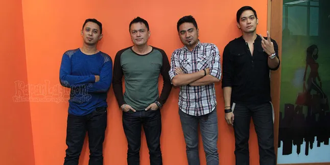 Lelang Kaos Baru, Personil Ada Band Telanjang Dada