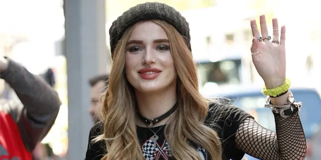 Lepas Dari Scott Disick, Bella Thorne Hangout Bareng Mantan Lepas Dari Scott Disick, Bella Thorne Hangout Bareng Mantan