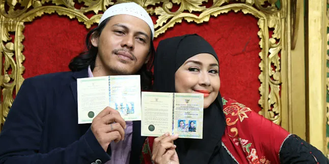 Lepas Masa Janda, Begini Kocaknya Pernikahan Ria irawan Lepas Masa Janda, Begini Kocaknya Pernikahan Ria irawan