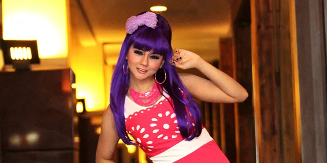 Lepas Wig, Jenita Janet Tak Lagi Dikenali Lepas Wig, Jenita Janet Tak Lagi Dikenali