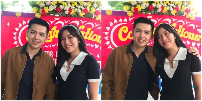 Lewat Lagu 'Menunggu Kamu', Cinta Nicky Tirta dan Fay Nabila Tak Bisa Disatukan karena Bukan dari Keluarga Bangsawan Lewat Lagu 'Menunggu Kamu', Cinta Nicky Tirta dan Fay Nabila Tak Bisa Disatukan karena Bukan dari Keluarga Bangsawan