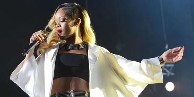 Lewat Lagu 'The Monster', Rihanna Samai Rekor Elvis Presley
