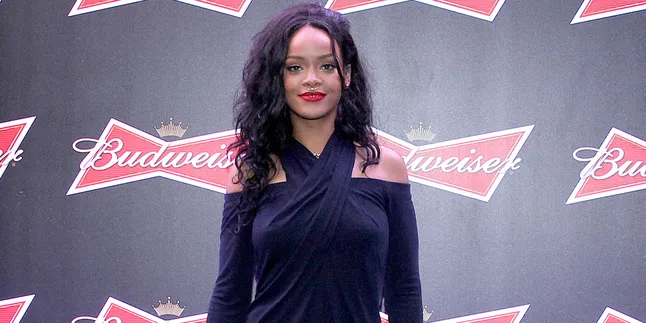 Lewat Postingan Instagram, Rihanna Goda Fans Dengan Lagu Baru